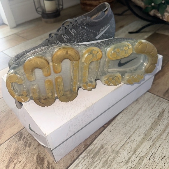 Nike Air Vapormax Flyknit - Picture 2 of 2